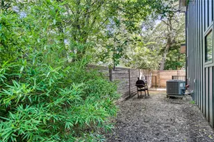 706 Valdez St, Austin, TX 78741 - Photo 30