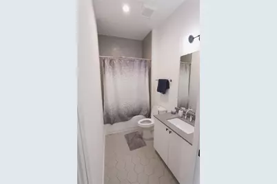 800 Embassy Drive #405, Austin, TX 78702 - Photo 4