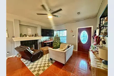 305 Maple Lane, Elgin, TX 78621 - Photo 2