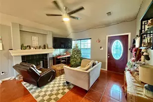 305 Maple Ln, Elgin, TX 78621 - Photo 2