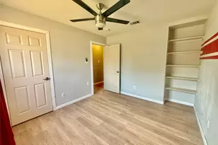 305 Maple Ln, Elgin, TX 78621 - Photo 6