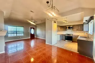 305 Maple Ln, Elgin, TX 78621 - Photo 2
