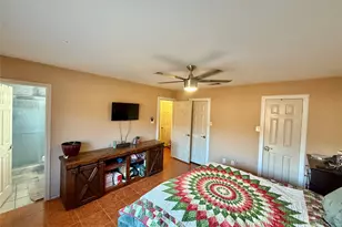 305 Maple Ln, Elgin, TX 78621 - Photo 10