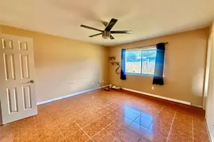 305 Maple Ln, Elgin, TX 78621 - Photo 10