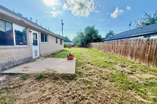 305 Maple Ln, Elgin, TX 78621 - Photo 12