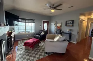 305 Maple Ln, Elgin, TX 78621 - Photo 2