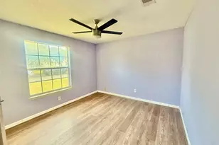 305 Maple Ln, Elgin, TX 78621 - Photo 8
