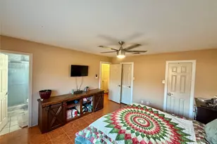 305 Maple Ln, Elgin, TX 78621 - Photo 10