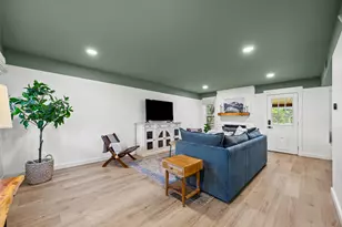 9737 Anderson Village Dr, Austin, TX 78729 - Photo 16