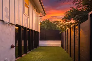 2416 E 10th St, Austin, TX 78702 - Photo 2