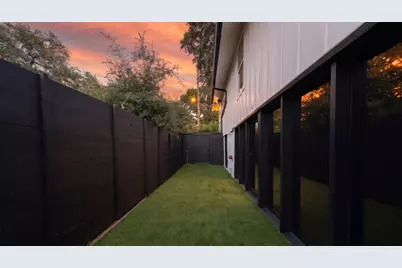 2416 E 10th Street #B, Austin, TX 78702 - Photo 8