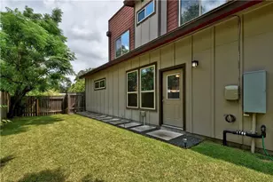 2204 E 13th St, Austin, TX 78702 - Photo 24