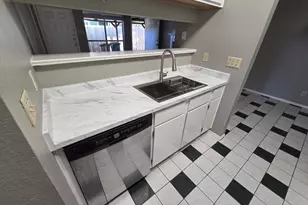 10005 Parliament House Rd, Austin, TX 78729 - Photo 8
