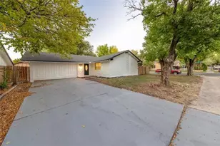 5535 Pine Pl, Austin, TX 78744 - Photo 2