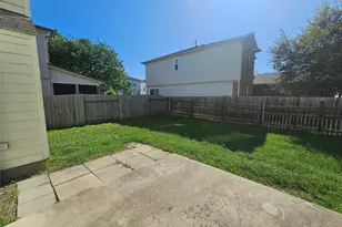 580 Hometown Pkwy, Kyle, TX 78640 - Photo 34