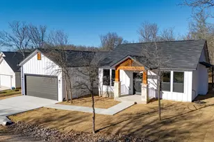 165 Nuuanu Ln, Bastrop, TX 78602 - Photo 2