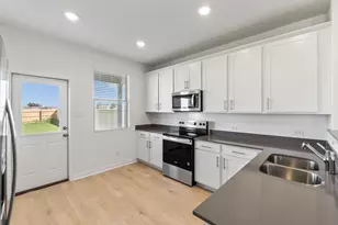 169 Green Berets Bnd, Jarrell, TX 76537 - Photo 6