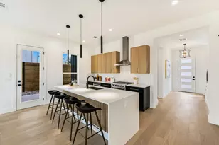 2006 S L Davis Ave, Austin, TX 78702 - Photo 2