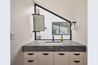 2201 Garden St, Austin, TX 78702 - Photo 32