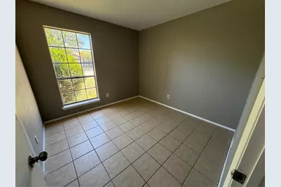 2002 Covered Wagon Pass, Austin, TX 78744 - Photo 6