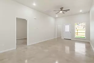 410 W Avenue C, Copperas Cove, TX 76522 - Photo 4
