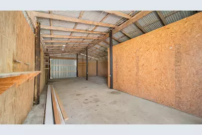 2205 S US Highway 77, Giddings, TX 78942 - Photo 32