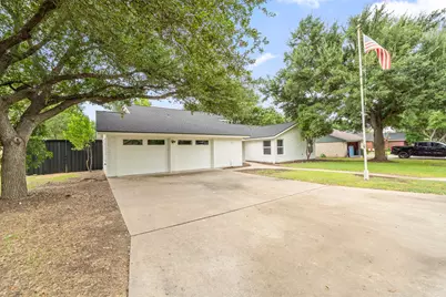 1403 Stone Ridge Drive, Taylor, TX 76574 - Photo 2