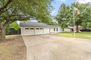 1403 Stone Ridge Dr, Taylor, TX 76574 - Photo 2