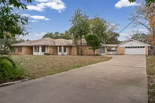 304 Live Oak Dr, Mountain City, TX 78610 - Photo 2