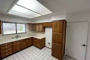 304 Live Oak Dr, Buda, TX 78610 - Photo 4