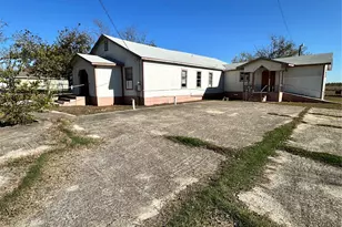 125 2nd Ave, Taylor, TX 76574 - Photo 1