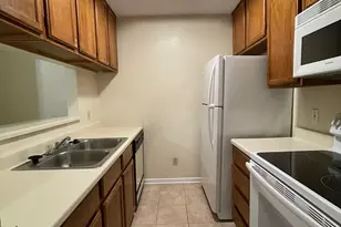 715 W 22 1/2 St, Austin, TX 78705 - Photo 8