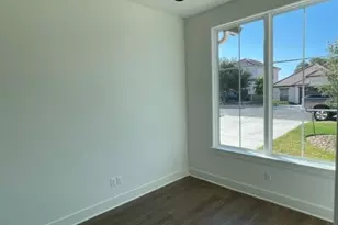 137 Limestone Dr, Georgetown, TX 78628 - Photo 10