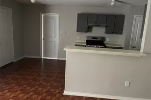 106 E Austin Ave, Hutto, TX 78634 - Photo 8