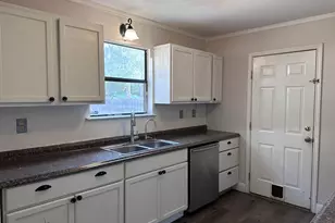 298 Lamaloa Ln, Bastrop, TX 78602 - Photo 6