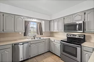 650 W Austin Rd, Luling, TX 78648 - Photo 6