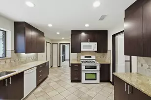 126 E Esparada Dr, Georgetown, TX 78628 - Photo 10