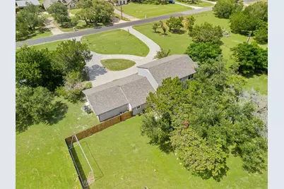 411 Carriage Oaks Drive, Liberty Hill, TX 78642 - Photo 32