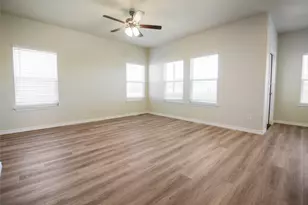 514 War Adminral Dr, Jarrell, TX 76537 - Photo 6