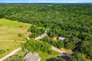 592 Oaklawn Dr, Rockdale, TX 76567 - Photo 16