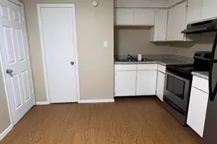 202 E 32nd St, Austin, TX 78705 - Photo 4