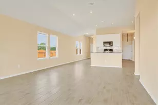 100 Four Star Dr, Elgin, TX 78621 - Photo 4