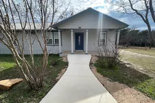 111 Hillview Ln, Burnet, TX 78611 - Photo 2