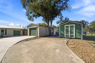 159 Thornton Ln, Lakehills, TX 78063 - Photo 4