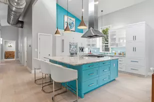 708 Upson St, Austin, TX 78703 - Photo 2