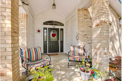 1001 Travis Street, Lockhart, TX 78644 - Photo 2
