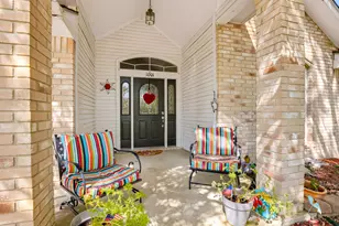 1001 Travis St, Lockhart, TX 78644 - Photo 2