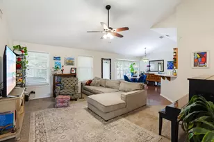 1001 Travis St, Lockhart, TX 78644 - Photo 6