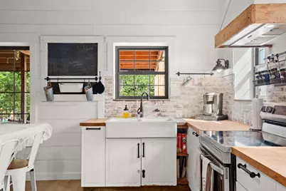 320 Pecan 3, Florence, TX 76527 - Photo 4