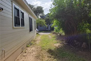 1405 Waller St, Austin, TX 78702 - Photo 16